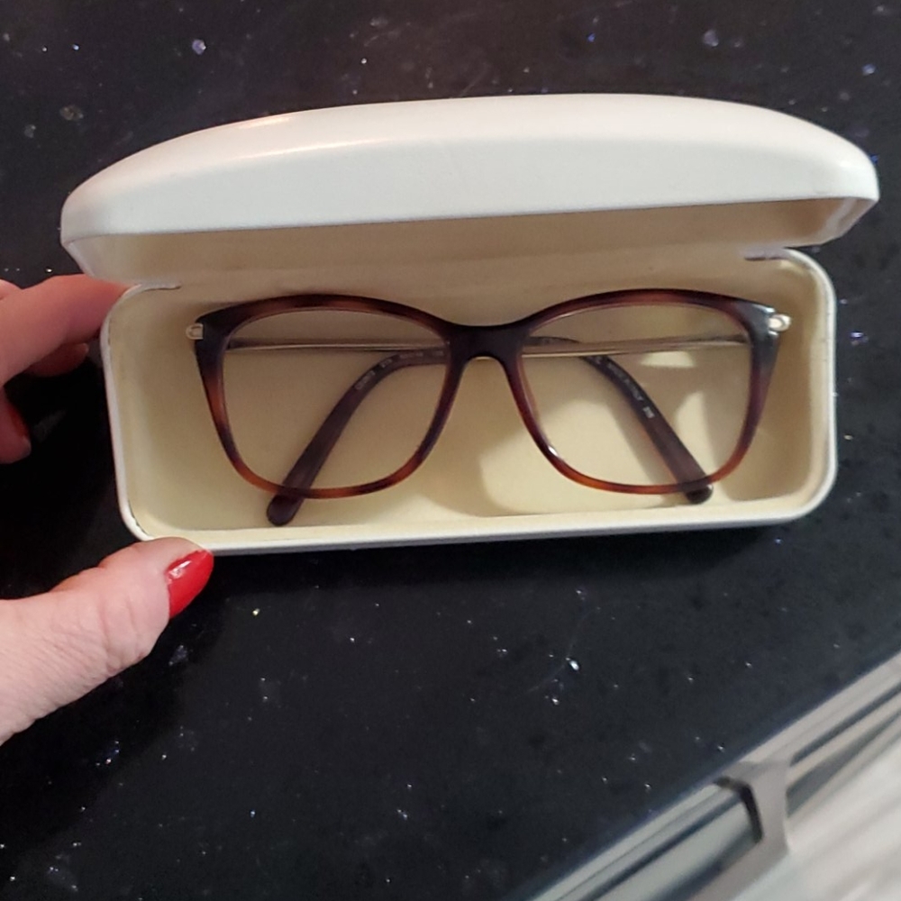 Chloe frames.
